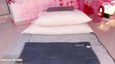 ohyesly_ online show from February 2026 10:11:02 AM