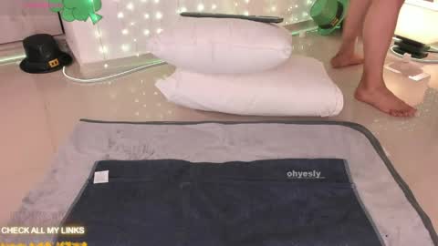 ohyesly_ online show from March 2026 10:11:02 AM