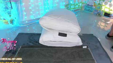 ohyesly_ online show from April 2026 10:13:01 AM