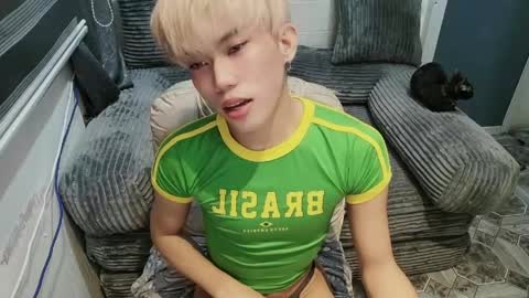 Snapshot of oishii_ii chatting on June 2026 05:25:01 PM oishii online show from June 2026 05:25:01 PM