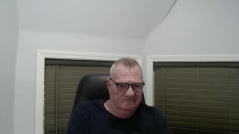 oldguybigd online show from November 2025 01:06:02 AM