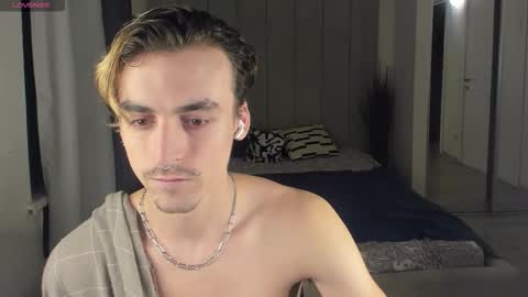 OLIVER MARTINEZ online show from October 2025 10:51:02 PM
