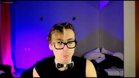 OLIVER MARTINEZ online show from October 2025 05:29:02 AM