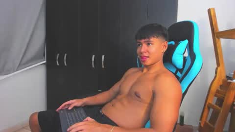 Oliver bray online show from December 2025 09:43:01 PM