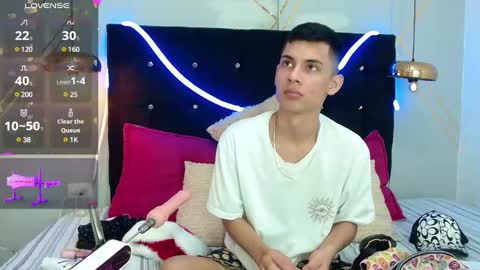 Snapshot of oliver_king_sex chatting on December 2024 05:26:02 PM Oliver Smith online show from December 2024 05:26:02 PM
