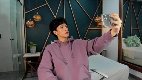 Snapshot of oliver_laurent chatting on April 2026 01:11:01 PM OLIVER online show from April 2026 01:11:01 PM