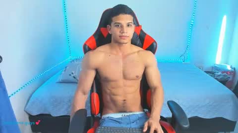 Snapshot of oliver_thompsson chatting on July 2026 01:37:01 PM oliver thompsson online show from July 2026 01:37:01 PM