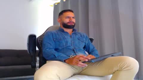 oliver online show from November 2025 12:20:01 PM