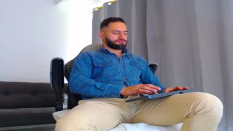 oliver online show from December 2025 01:49:01 PM