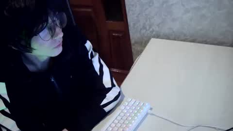 oliverrrtwink online show from March 2026 05:19:02 PM