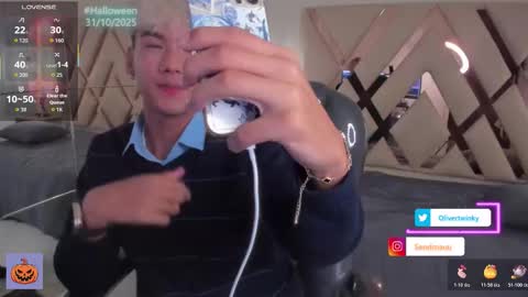 Oliver online show from October 2025 01:44:02 PM