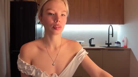 Olivia 3 online show from February 2025 07:59:01 PM