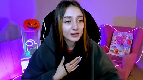 olivia_norton_ online show from October 2025 01:29:01 PM