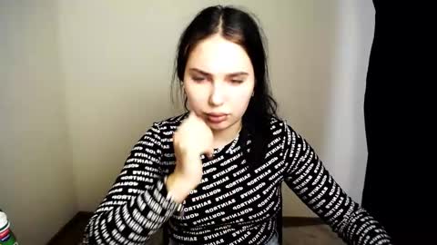 Olivia online show from November 2025 11:05:02 AM