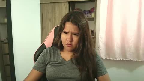 Olivia online show from October 2025 01:44:01 PM