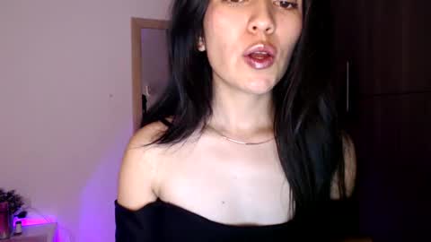 oliviaaa__ online show from December 2024 12:01:01 AM