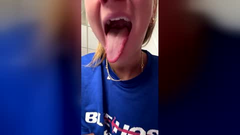 oliviaaraee online show from January 2026 05:26:01 PM