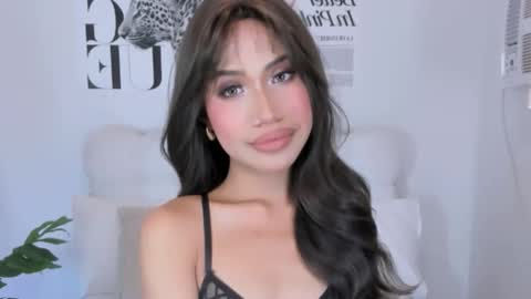 Olivia online show from December 2025 01:52:02 PM