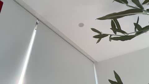 Olivia Brookes online show from November 2025 08:10:01 PM