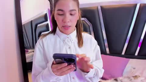 Snapshot of oliviacameron chatting on February 2025 09:12:01 PM OLIV online show from February 2025 09:12:01 PM