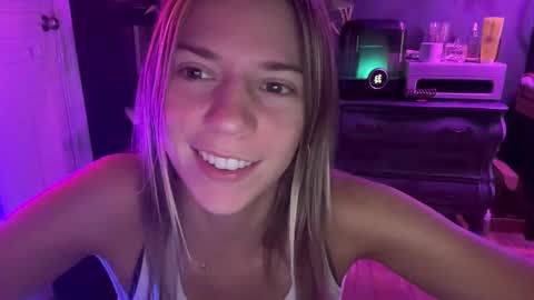 Snapshot of oliviahansleyy chatting on January 2025 05:05:01 AM Olivia online show from January 2025 05:05:01 AM