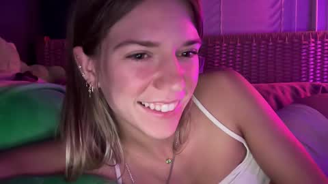 Snapshot of oliviahansleyy chatting on January 2025 07:32:02 AM Olivia online show from January 2025 07:32:02 AM