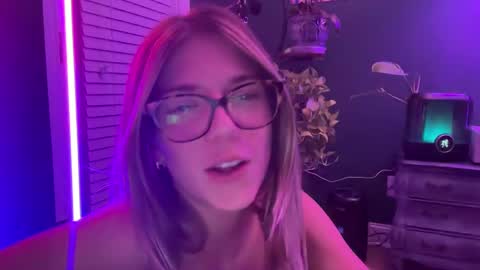 Snapshot of oliviahansleyy chatting on January 2025 04:36:01 AM Olivia online show from January 2025 04:36:01 AM