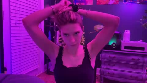 Snapshot of oliviahansleyy chatting on February 2025 04:37:01 AM Olivia online show from February 2025 04:37:01 AM