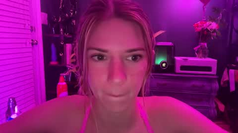 Snapshot of oliviahansleyy chatting on February 2025 01:42:01 AM Olivia online show from February 2025 01:42:01 AM