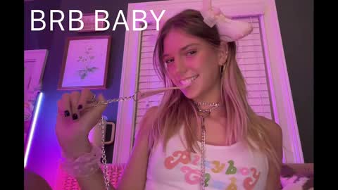 Snapshot of oliviahansleyy chatting on February 2025 08:07:01 AM Olivia online show from February 2025 08:07:01 AM