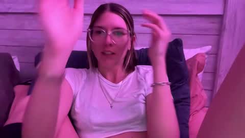 Snapshot of oliviahansleyy chatting on March 2025 04:19:01 AM Olivia online show from March 2025 04:19:01 AM