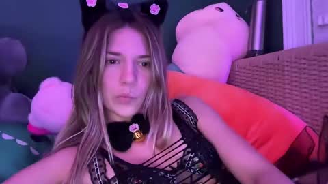 Snapshot of oliviahansleyy chatting on March 2025 05:38:02 AM Olivia online show from March 2025 05:38:02 AM