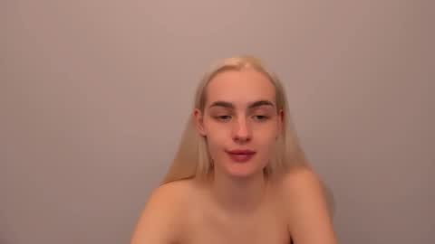 oliviaBeauty online show from December 2025 07:54:02 PM