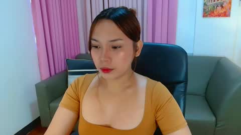 Snapshot of oliviahutton chatting on May 2026 01:44:01 AM oliviahutton online show from May 2026 01:44:01 AM