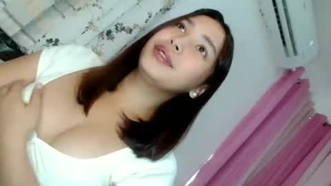 Snapshot of oliviahutton chatting on June 2026 06:16:02 AM oliviahutton online show from June 2026 06:16:02 AM
