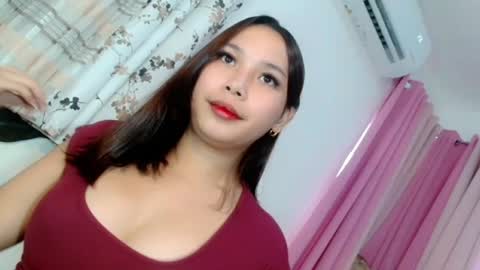 Snapshot of oliviahutton chatting on June 2026 05:56:02 AM oliviahutton online show from June 2026 05:56:02 AM