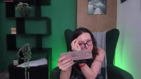 Olivia online show from December 2025 12:54:01 PM