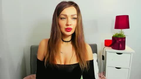Snapshot of oliviawomen chatting on December 2024 04:05:01 PM OliviaWomen online show from December 2024 04:05:01 PM