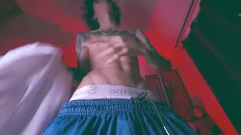 Snapshot of olliver___y chatting on August 2026 03:17:02 AM online show from August 2026 03:17:02 AM