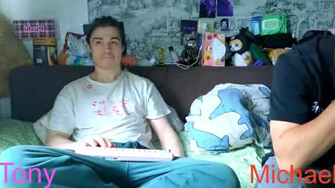 Snapshot of ololkd chatting on May 2026 08:43:02 AM Tony online show from May 2026 08:43:02 AM