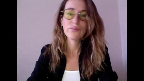 olyra11 online show from February 2026 07:51:02 AM