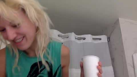 Snapshot of omilk chatting on November 2025 04:50:02 PM omilk online show from November 2025 04:50:02 PM