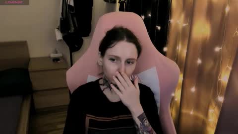 on_yxxx online show from October 2025 06:08:02 PM