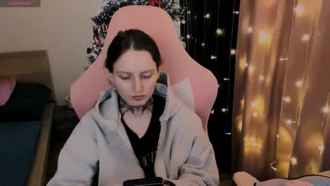 on_yxxx online show from November 2025 08:01:01 PM