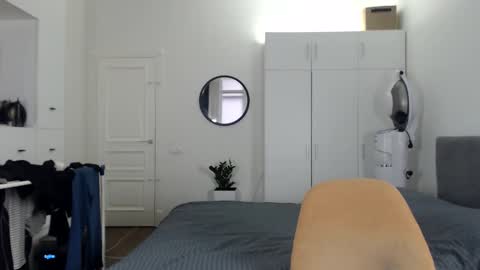 onebestlover online show from February 2026 08:57:01 AM