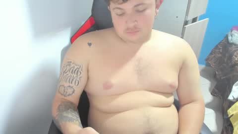 Snapshot of onewhiteboichub chatting on February 2025 12:26:01 AM Andres INDEPENDENT MODEL online show from February 2025 12:26:01 AM