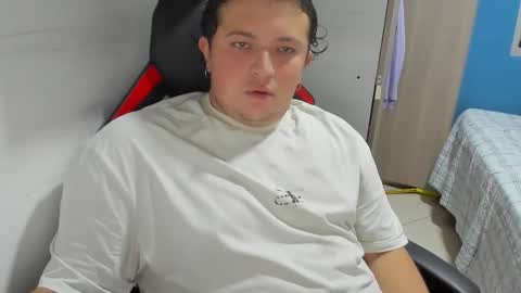 Snapshot of onewhiteboichub chatting on November 2025 12:20:02 AM Andres INDEPENDENT MODEL online show from November 2025 12:20:02 AM