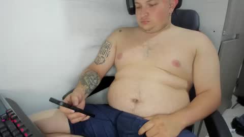 Snapshot of onewhiteboichub chatting on May 2026 08:09:02 AM Andres INDEPENDENT MODEL online show from May 2026 08:09:02 AM