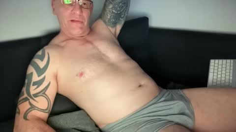 onkel90 online show from May 2026 08:06:02 PM