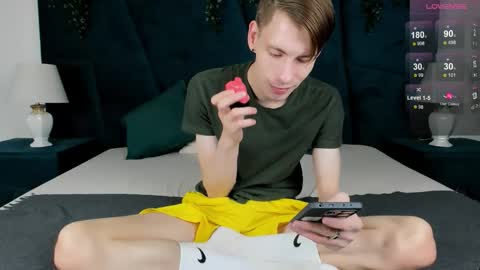 Snapshot of only_eric chatting on November 2025 08:02:01 AM Erick online show from November 2025 08:02:01 AM